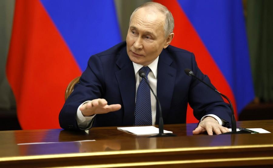 Срочно проверьте свои кошельки: Путин уничтожает финансовую систему 90-х одним указом 