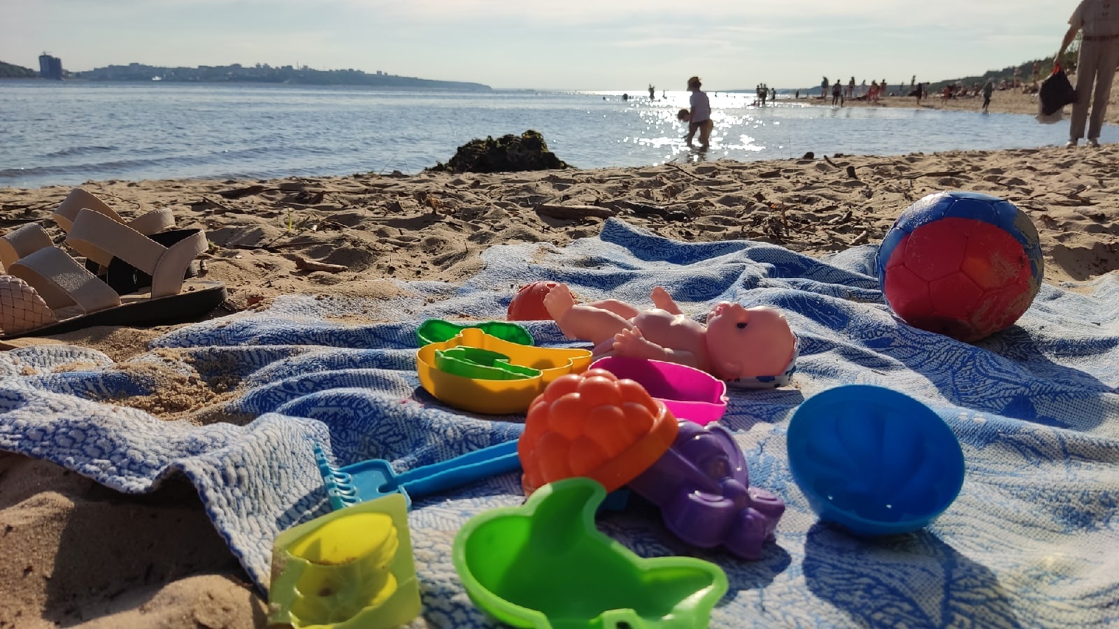 Это пляжное детское развлечение не так уж безобидно: игра с песком может стоить жизни