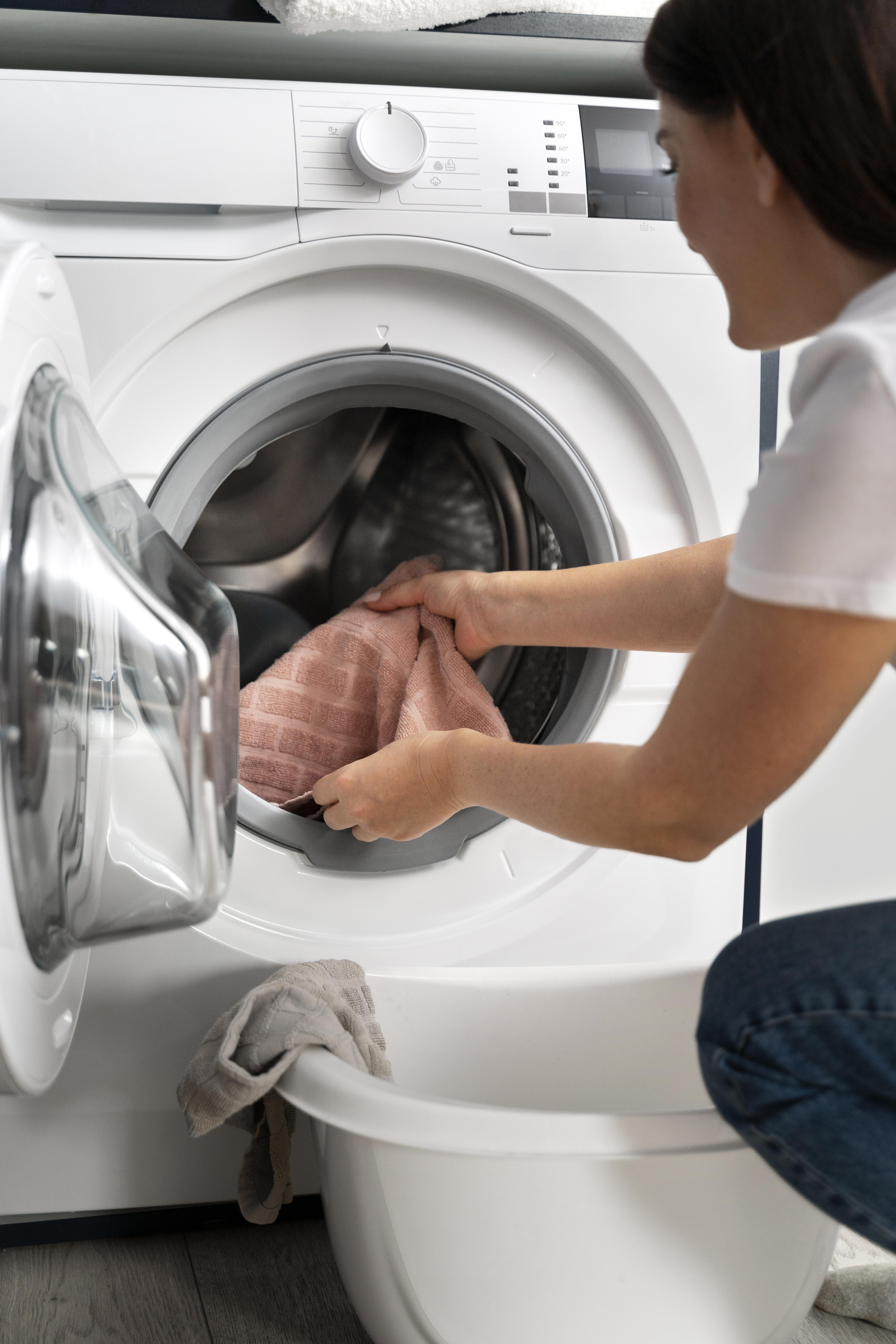 Избавьтесь от запахов и плесени: залейте это средство в стиральную машину и оставьте на 15 минут