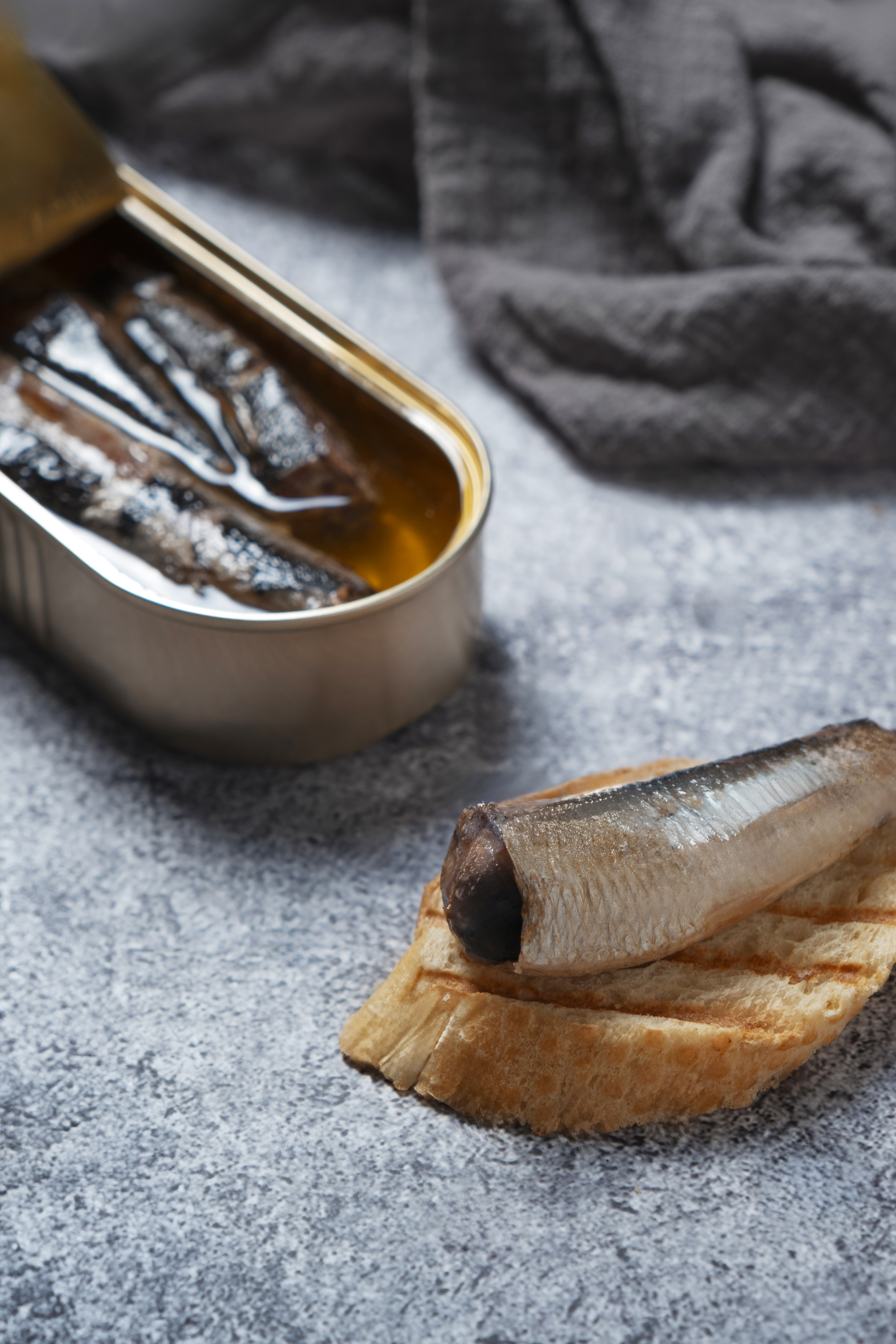 Не клюйте на приманку: Роскачество выявило небезопасные рыбные консервы