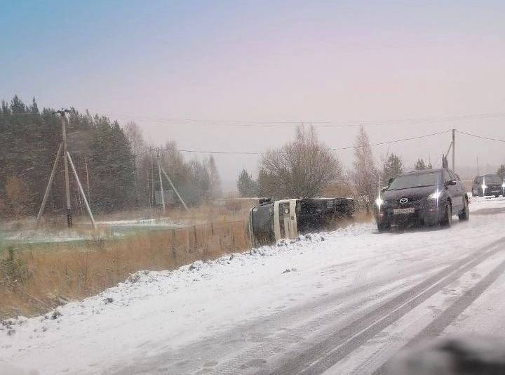 Водитель автобуса не справился с управлением и съехал в кювет в Кстовском районе: есть пострадавшие 