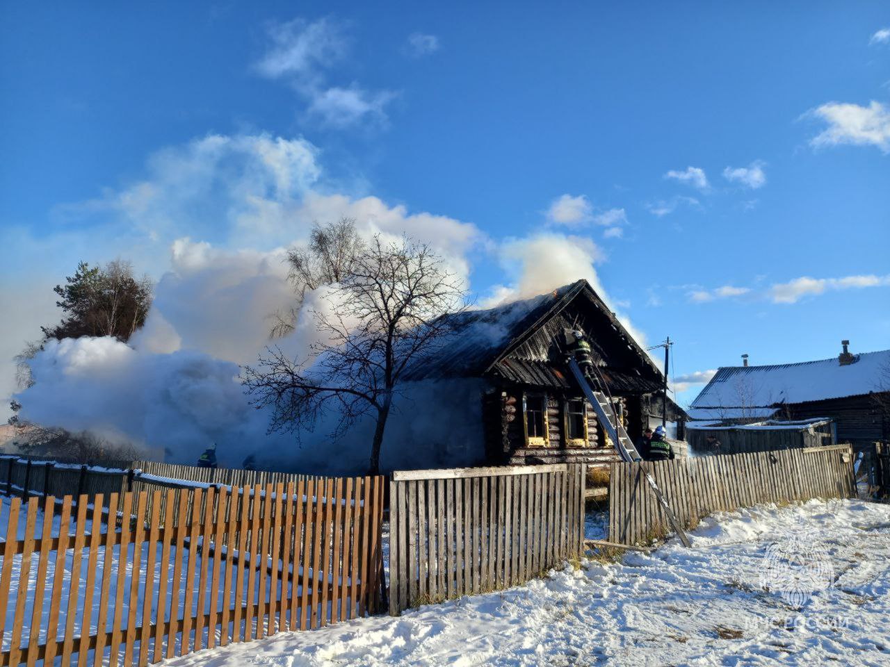 Частный дом горел днем в Урене