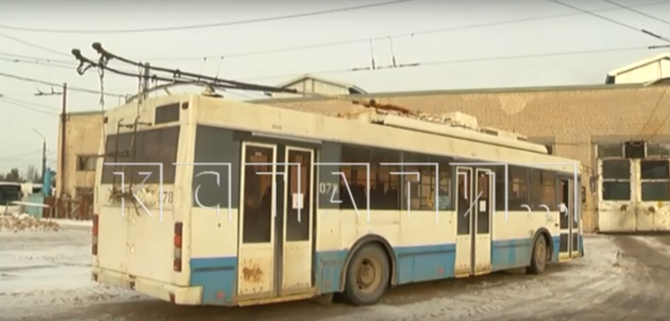 Пожилая жительница Дзержинска чуть не погибла от удара током, заходя в троллейбус 