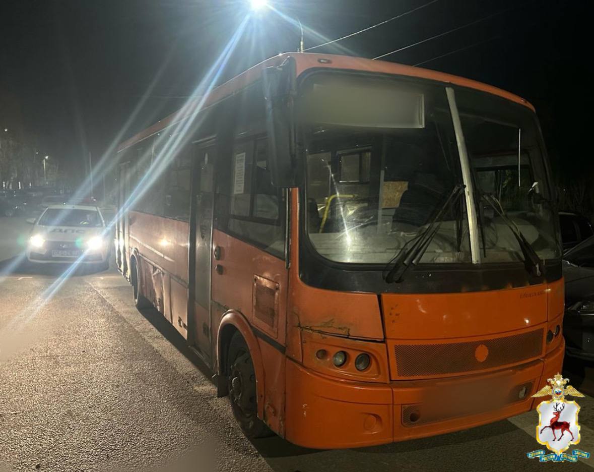 Пьяный автослесарь протестировал автобус, разбив пять припаркованных машин