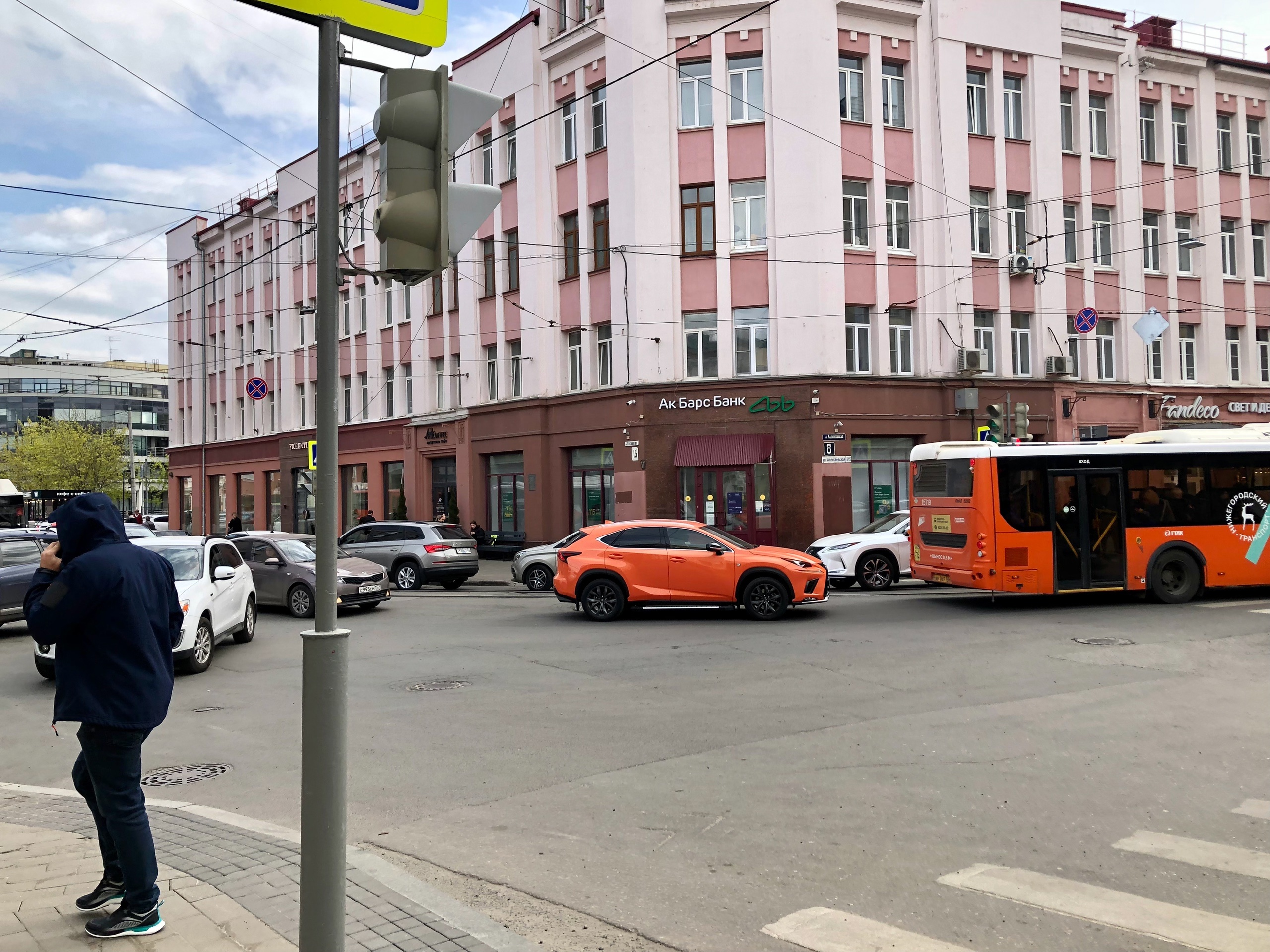 В Нижнем Новгороде изменится движение транспорта из-за перекрытия улицы в центре города