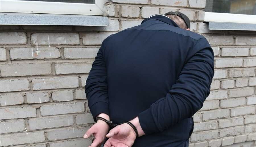 Житель Краснобаковского района отобрал у пенсионера 50 000 рублей, угрожая заточкой
