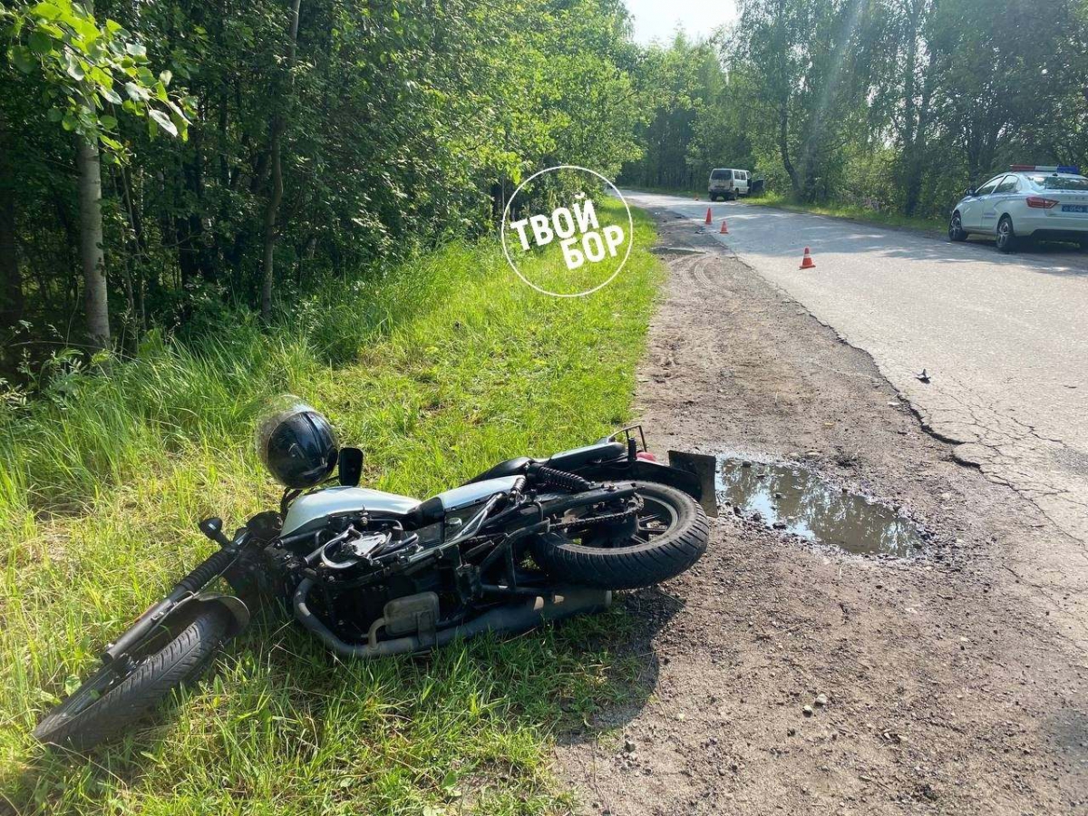 Мотоцикл и автомобиль не разъехались на трассе в Борском районе