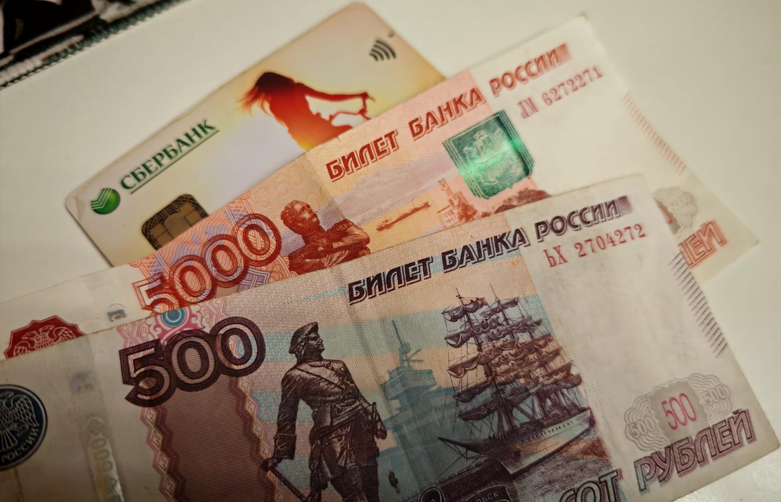 названа сумма, которую опасно хранить на банковской карте