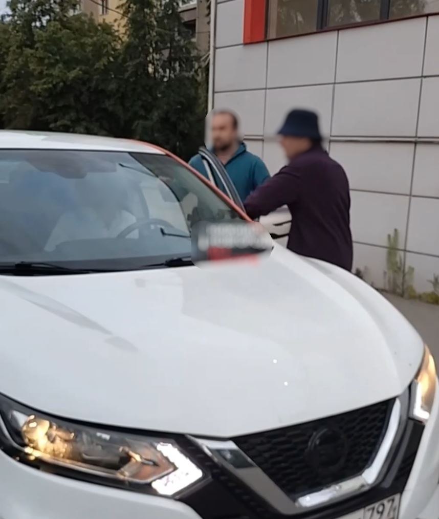 Водитель каршеринга сбил женщину и скрылся с места ДТП в Нижнем Новгороде