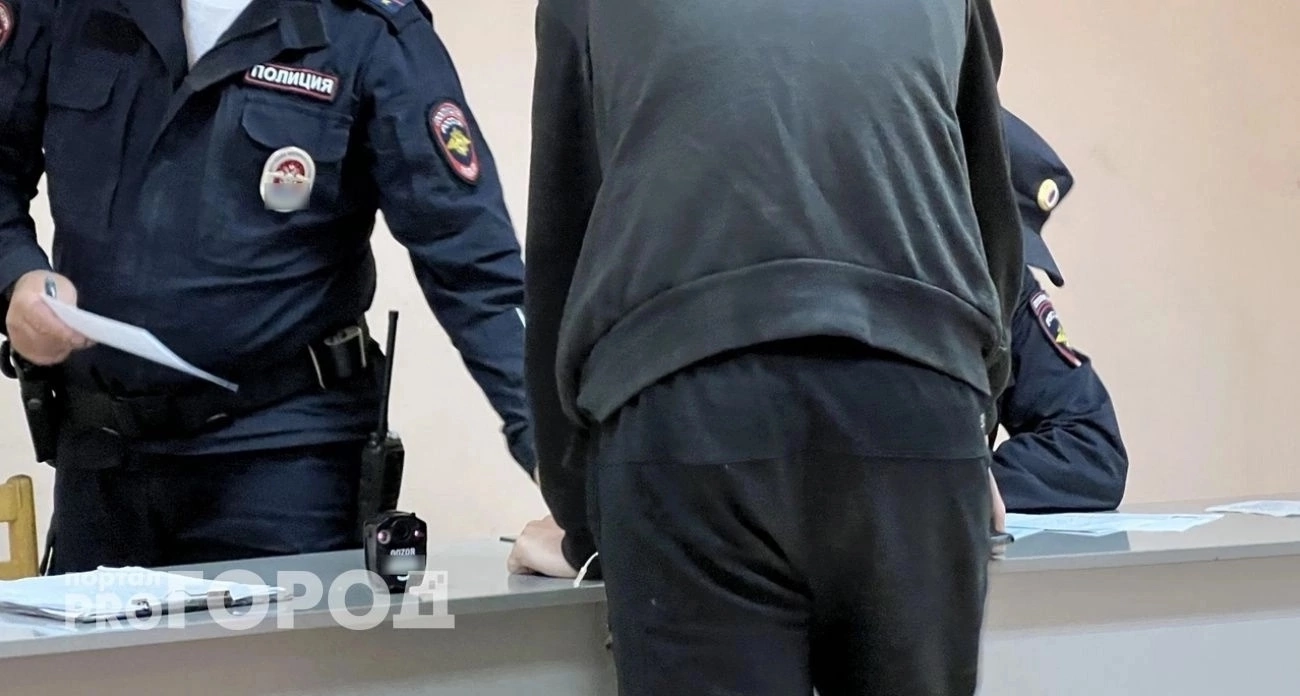 Мужчина из Володарского района метнул нож в жену во время пикника у реки
