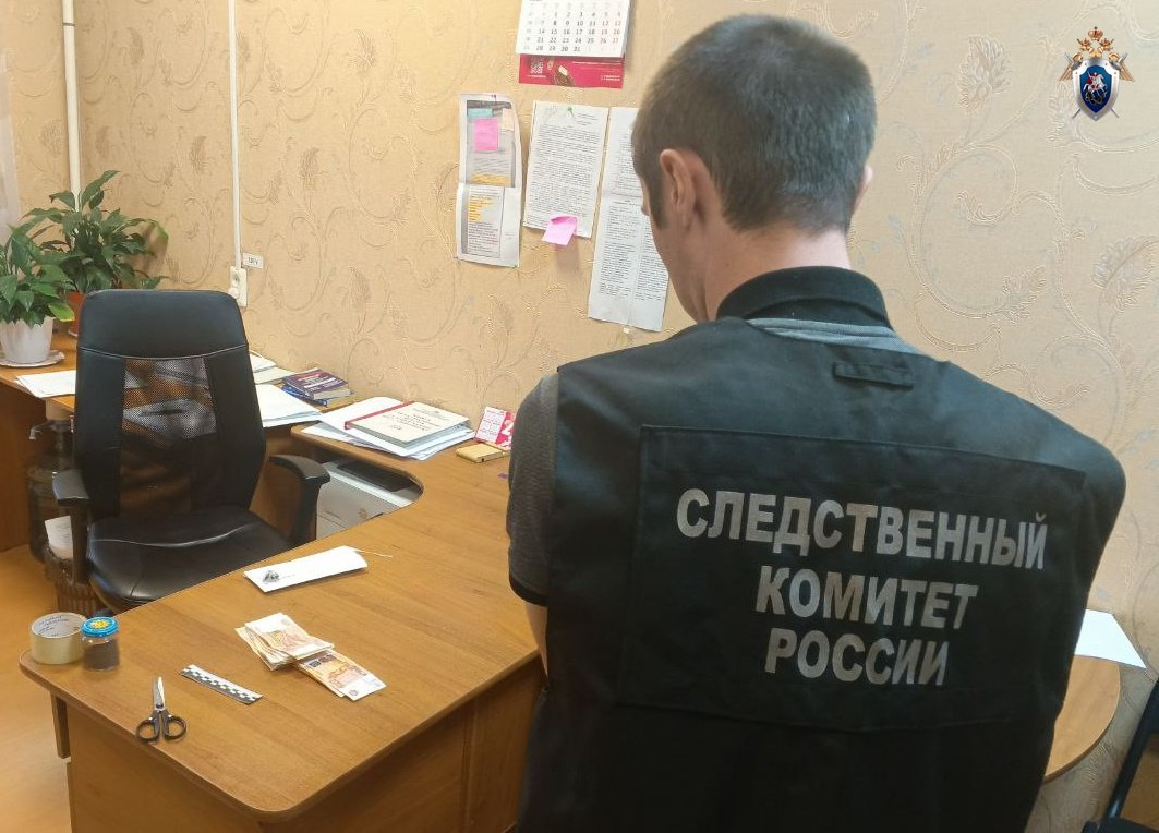 В Дзержинске мужчину обвиняют в попытке дать взятку за снятие ареста