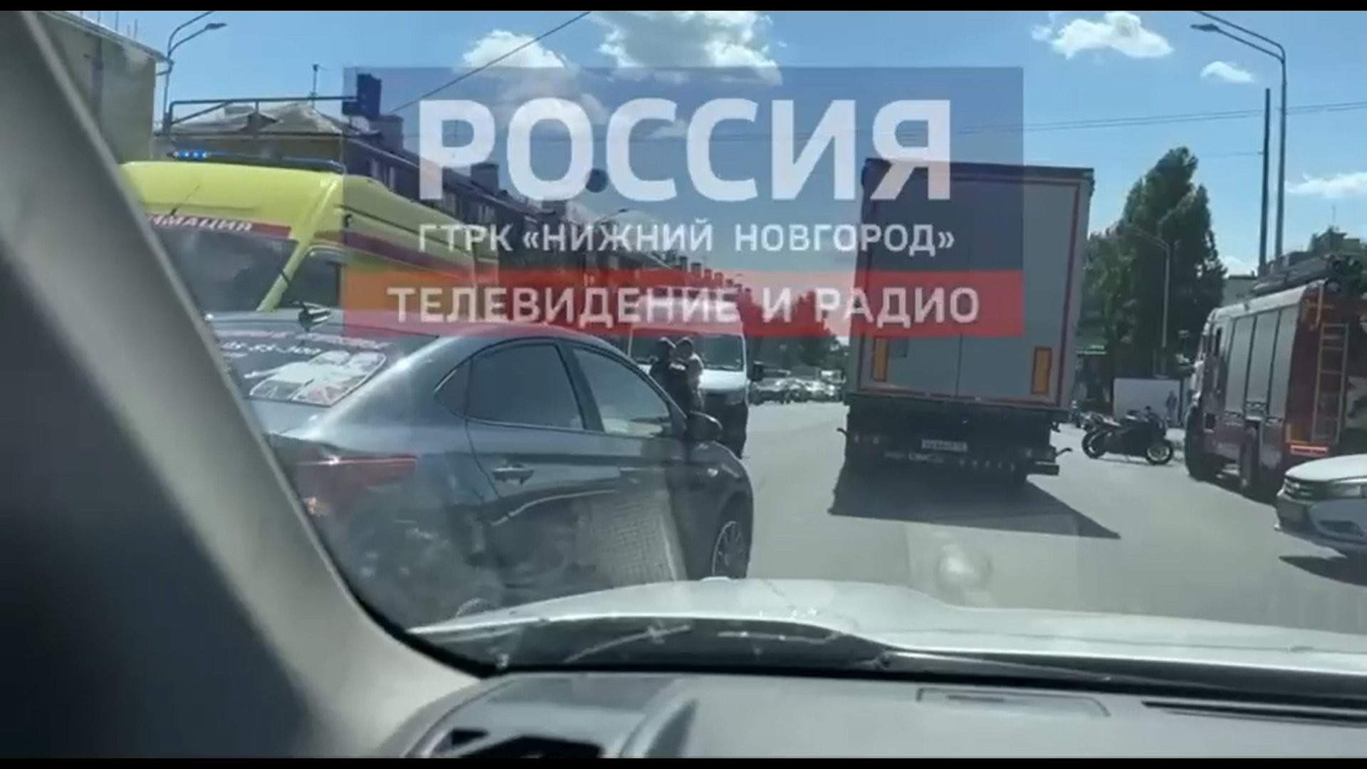 Мотоциклиста увезли на скорой после ДТП на проспекте Ленина в Нижнем Новгороде