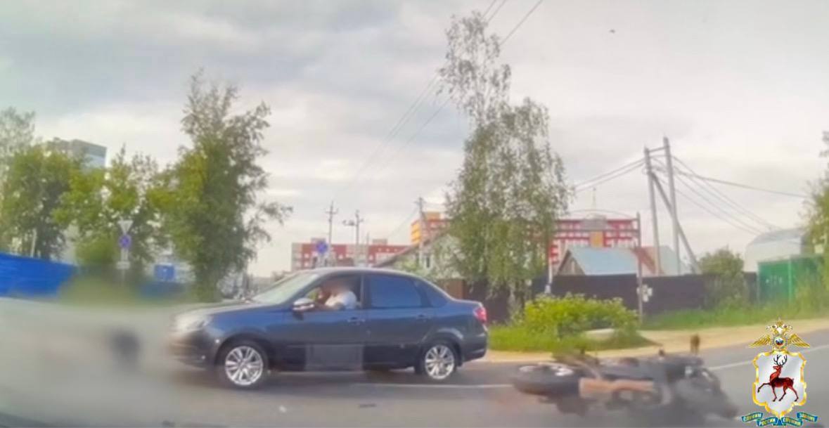под колеса попал мотоциклист