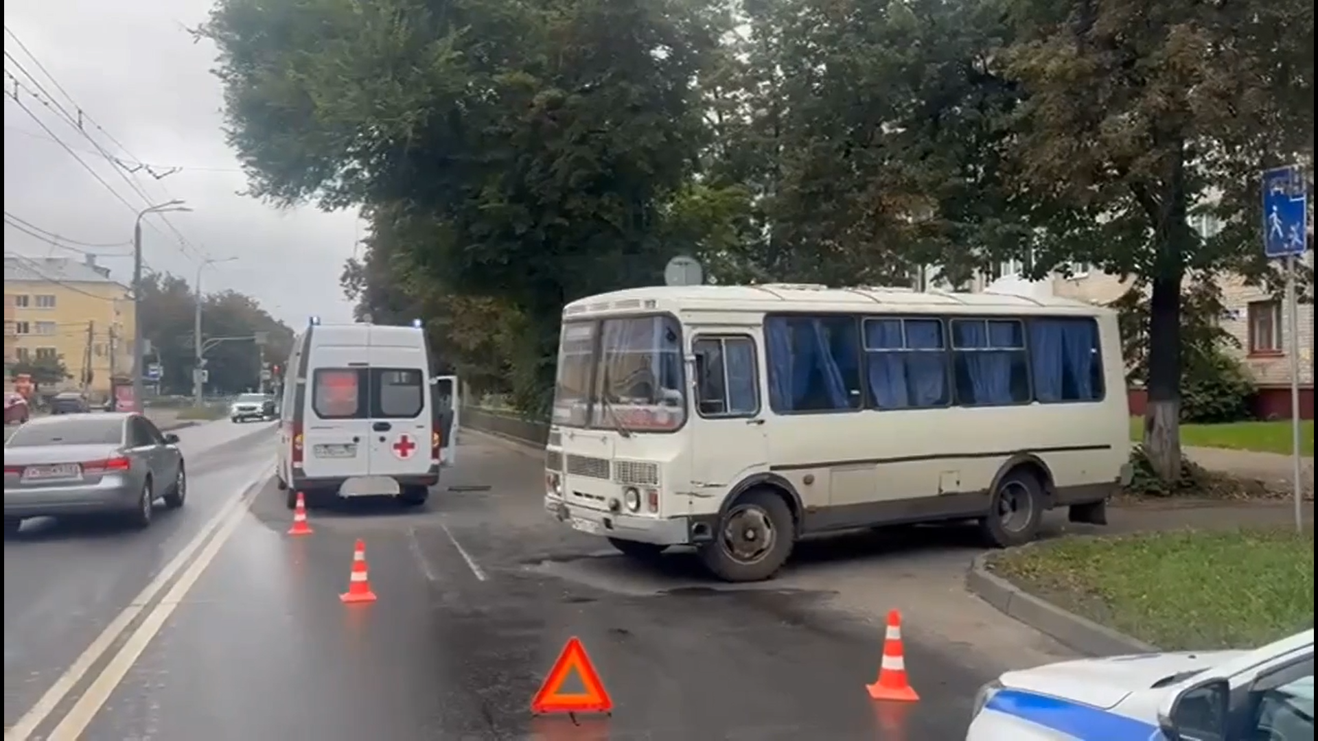 В Нижнем Новгороде на проспекте столкнулись скорая с детьми и ПАЗ