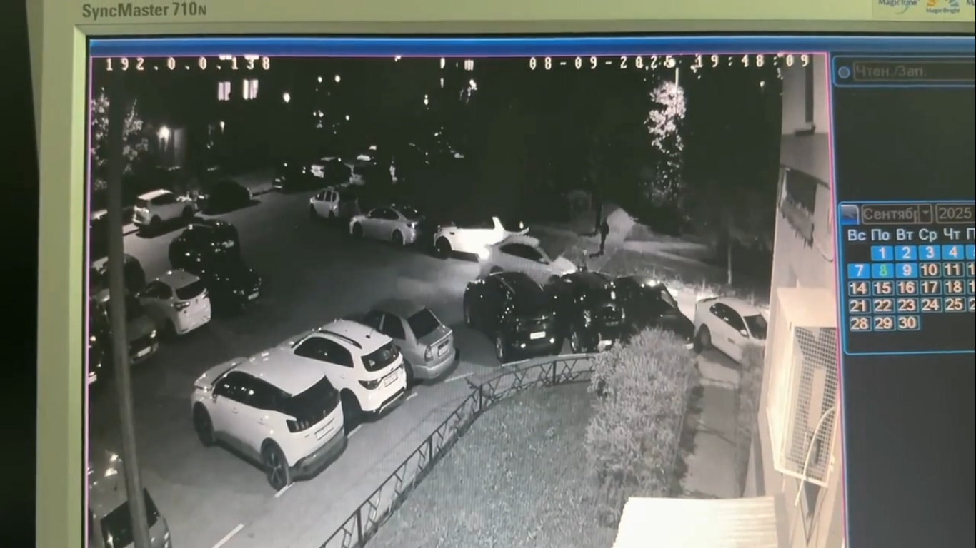Подросток на велосипеде оказался под колесами автомобиля в ЖК "Цветы"
