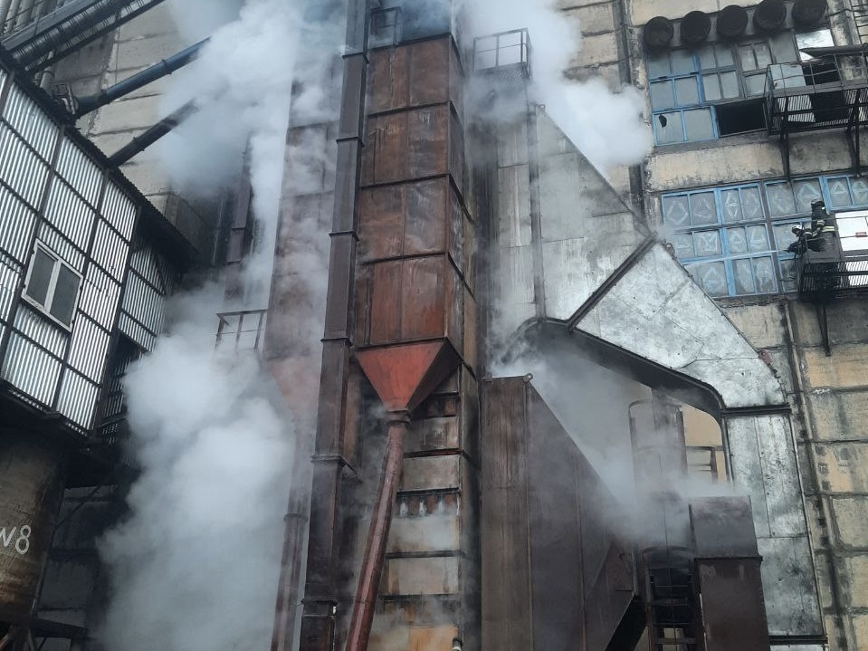 С Сергаче зерносушилка не выдержала жара и вспыхнула ярким пламенем