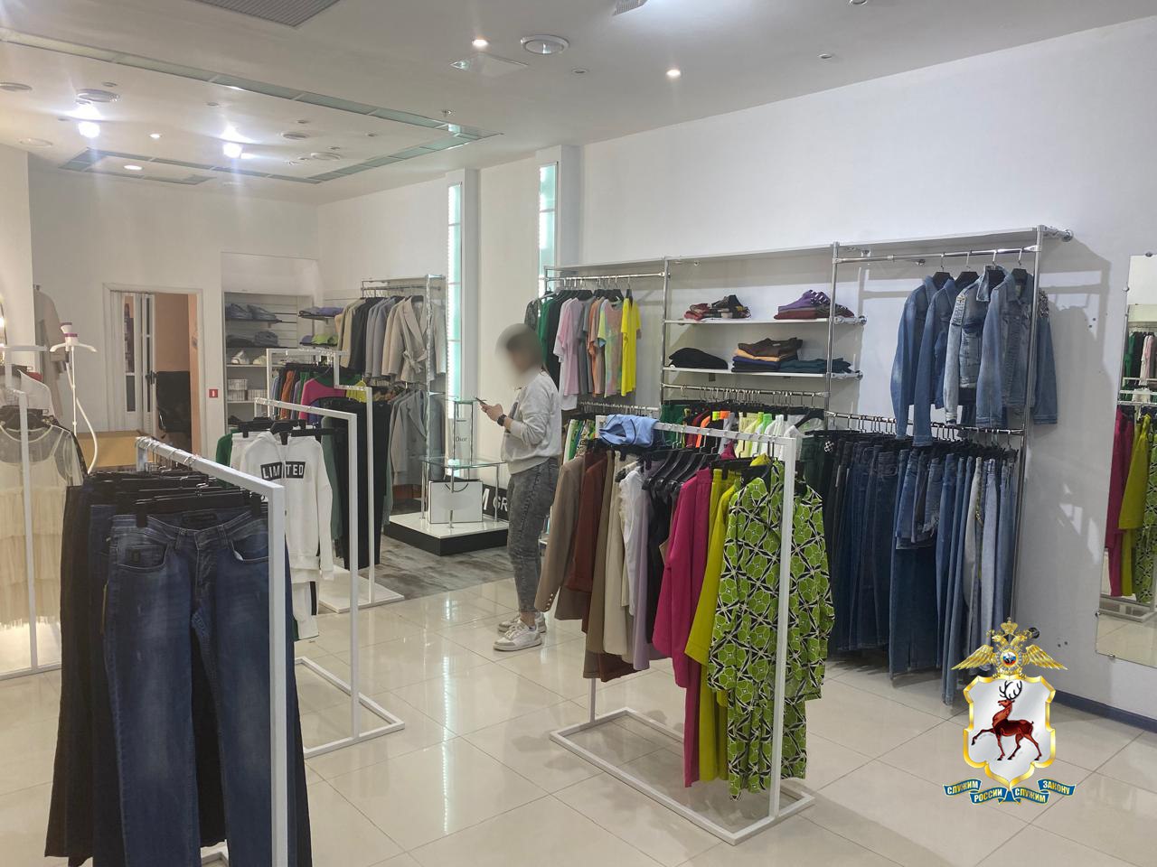 Бывшие супруги из Нижнего Новгорода решили заработать на продаже поддельной одежды, но вся прибыль ушла на штраф 