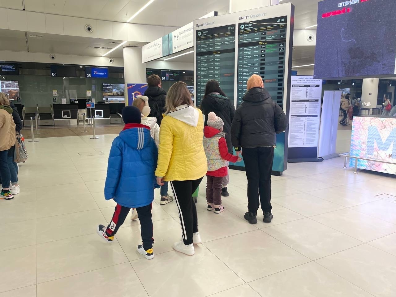 Нужно ли хлопать после приземление и как правильно делить подлокотники в самолете - правила, о которых вы не знали